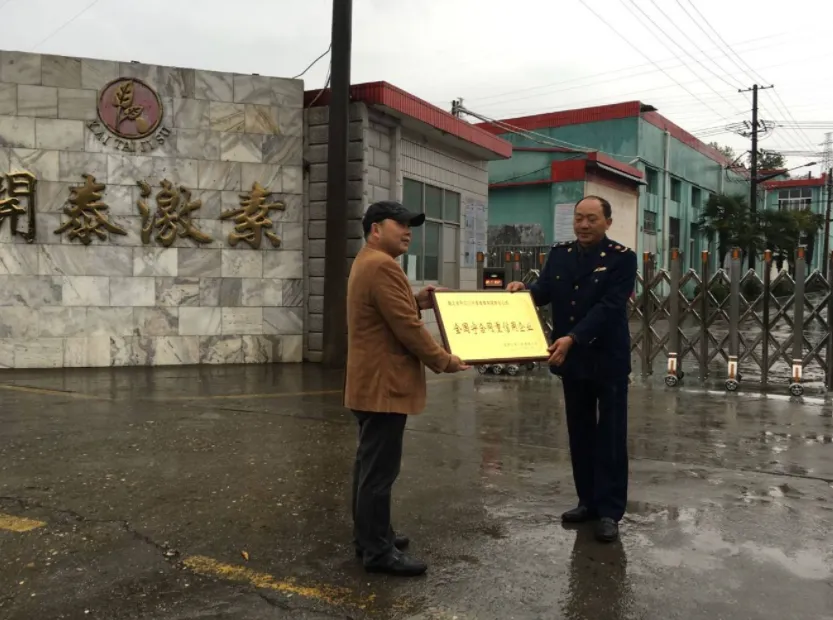 厂房大门