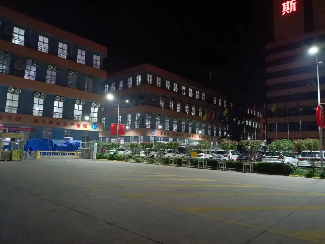 厂房大门