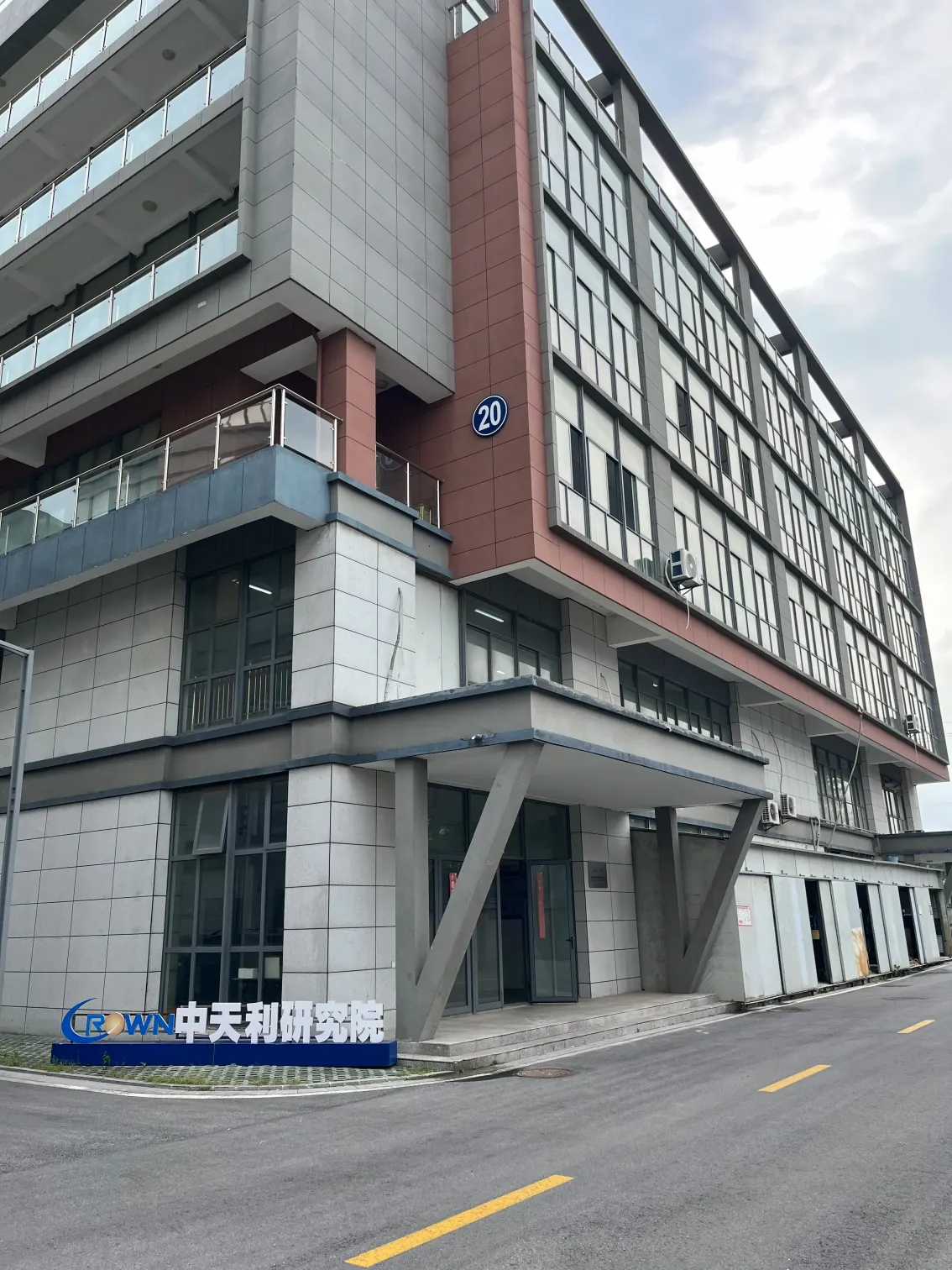 厂房大门