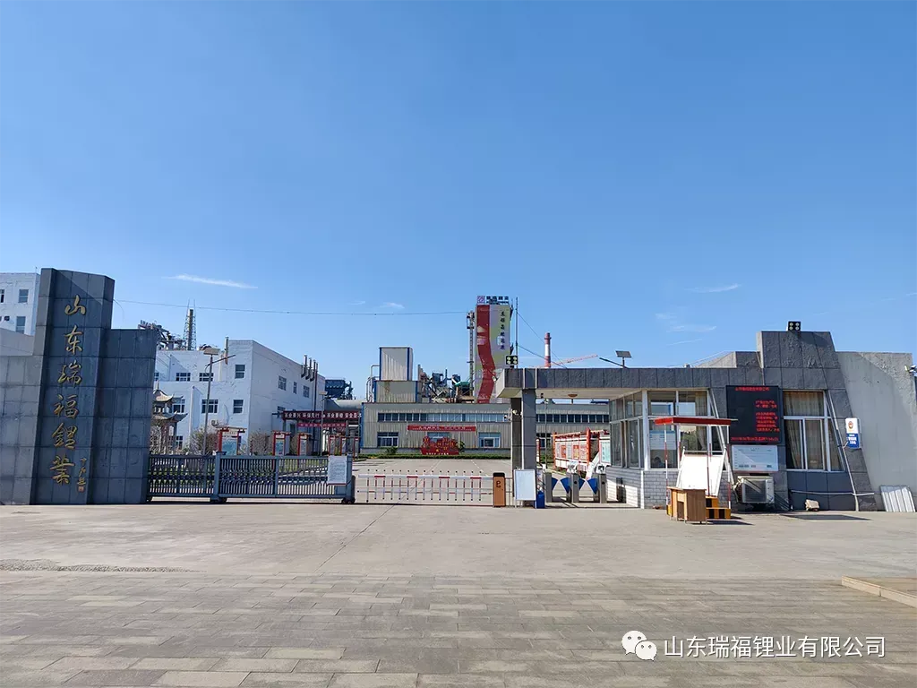 厂房大门