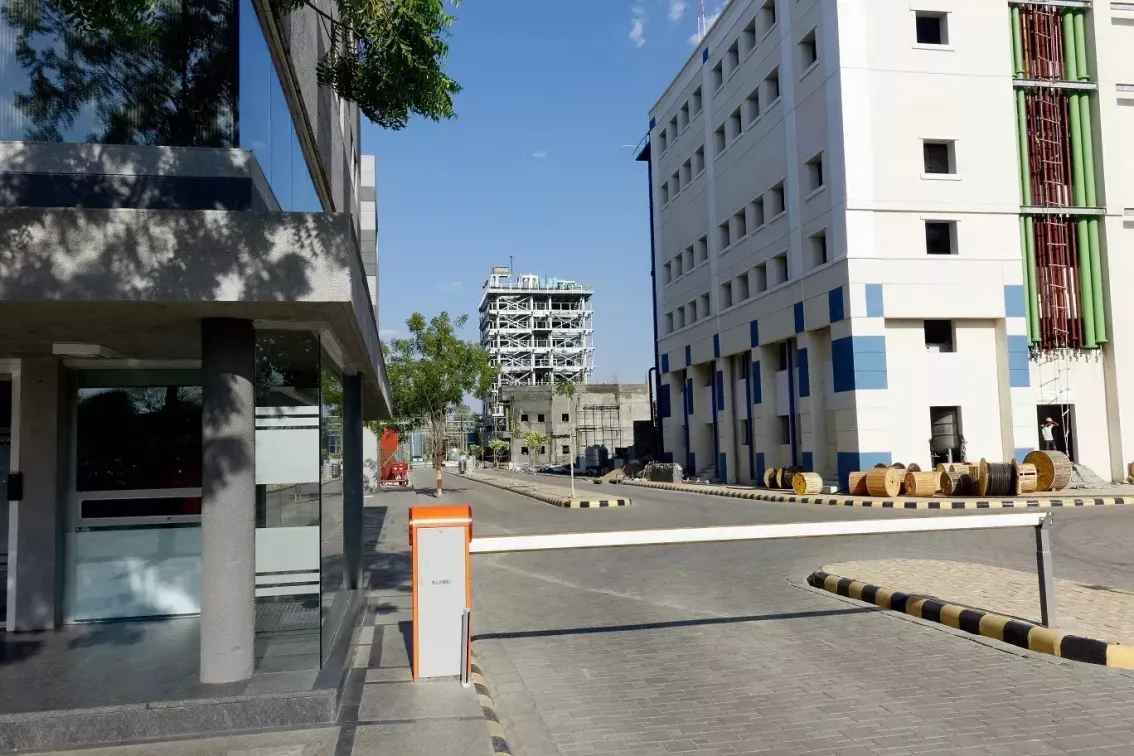 厂房大门
