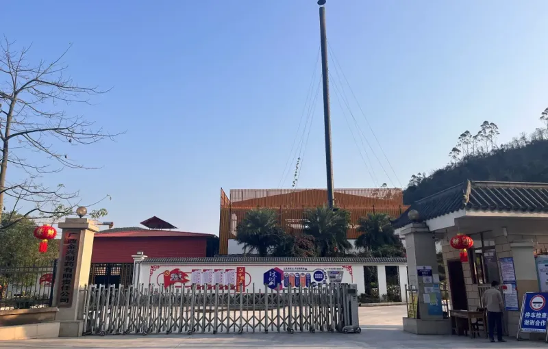 厂房大门