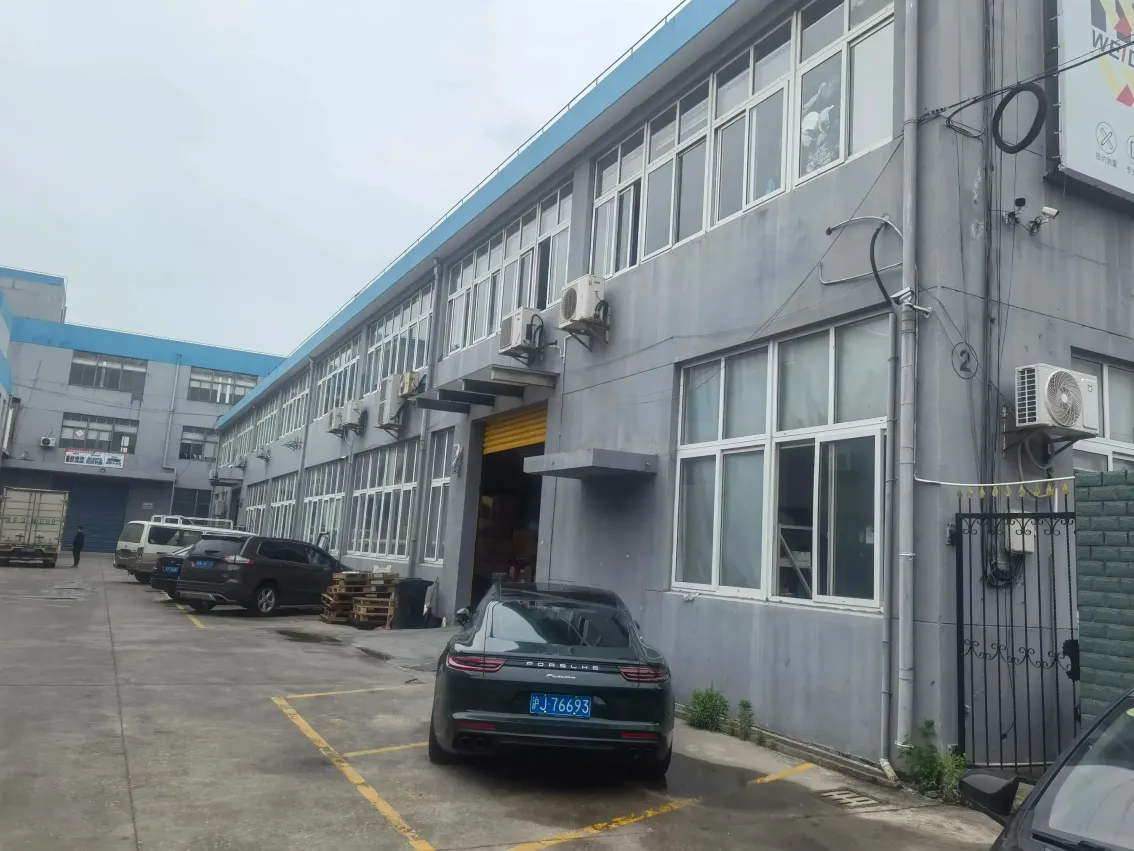 厂房大门