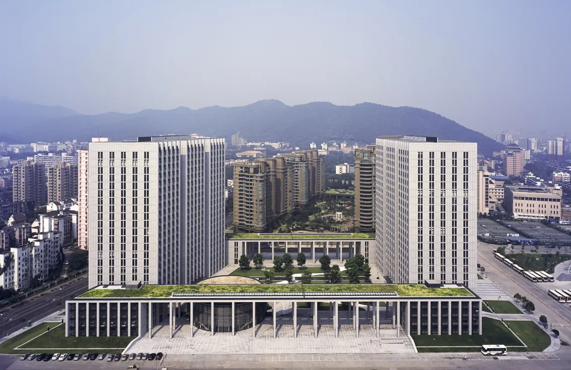厂房大门