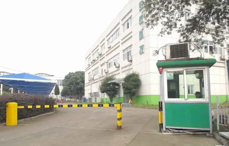 厂房大门
