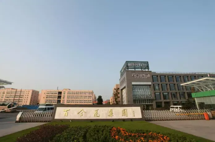 厂房大门