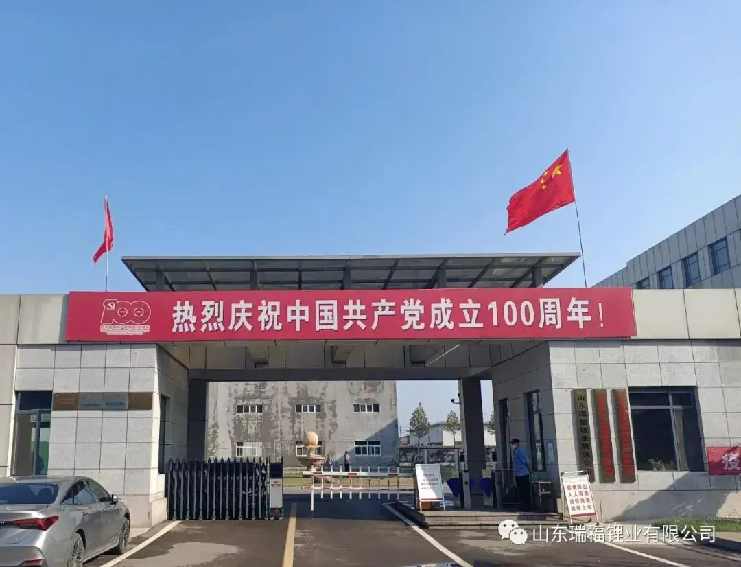 厂房大门