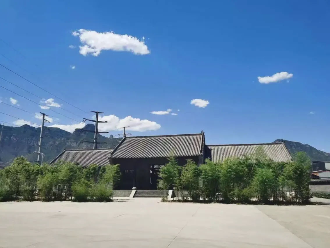 厂房大门