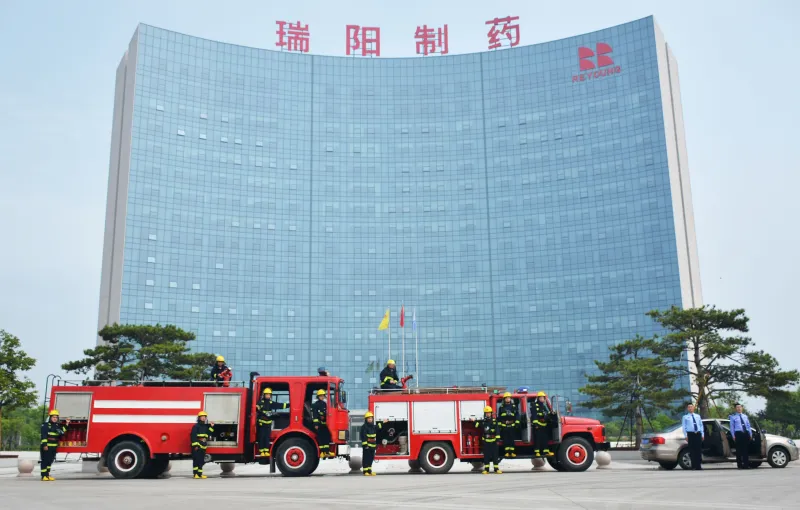 厂房大门