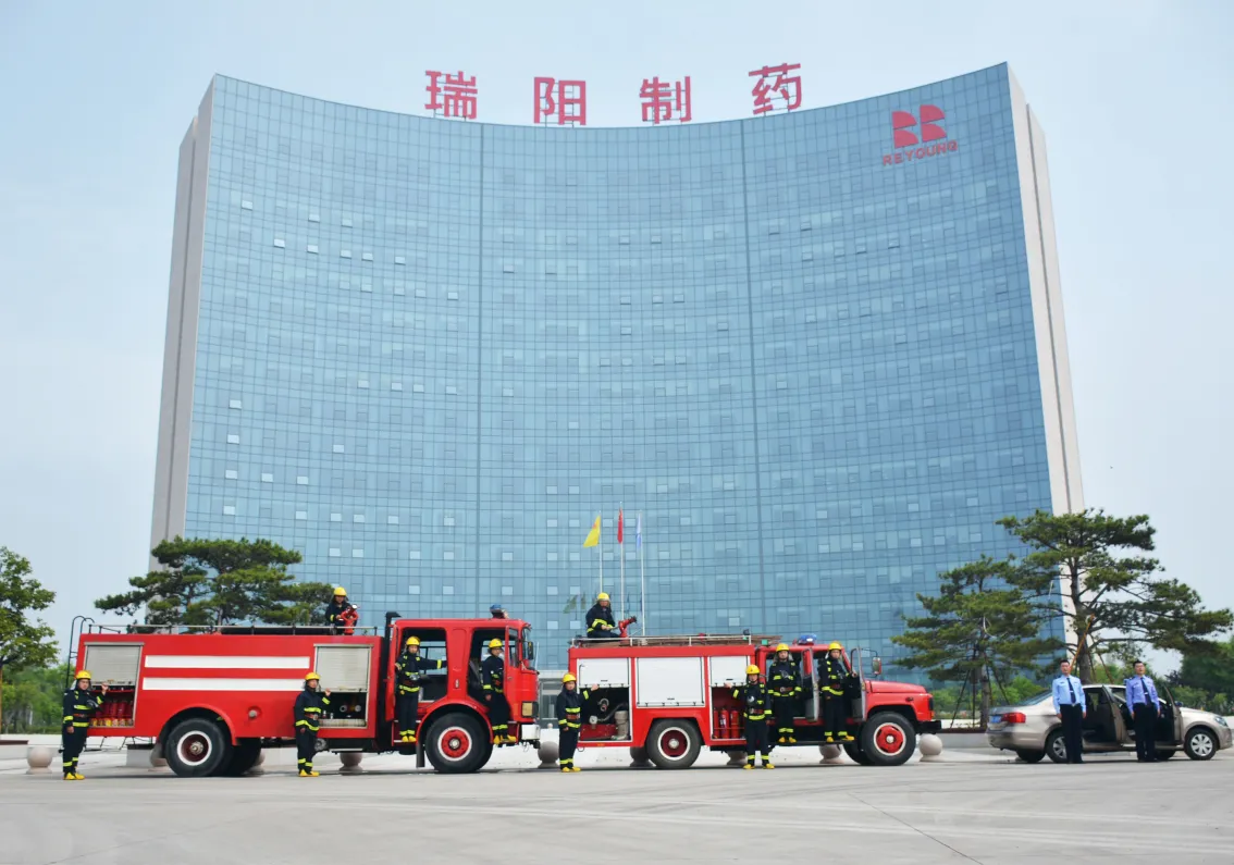 厂房大门