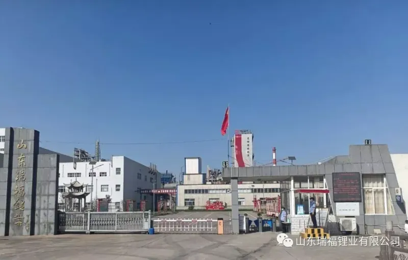 厂房大门