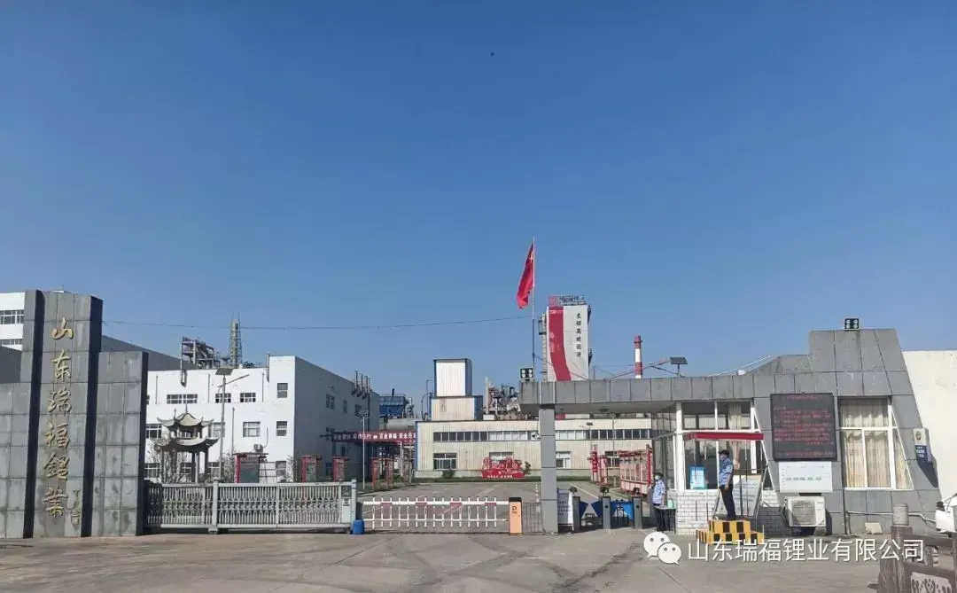 厂房大门